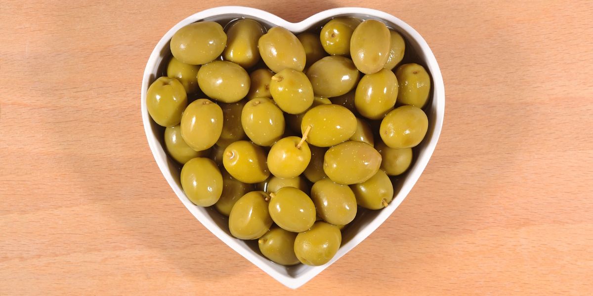 top view of a bowl of olives highlighting its benefits